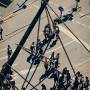 2025-05-01_maibaum_aufstellen_02_c-markt_prien_a._chiemsee_s.huber.jpg
